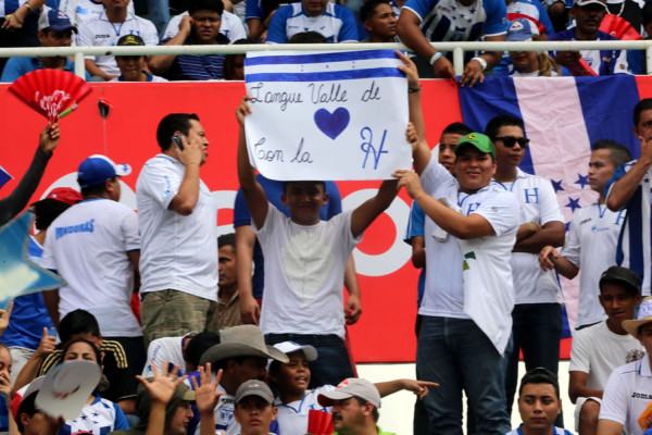 La afición hondureña nunca le falla a la Bicolor
