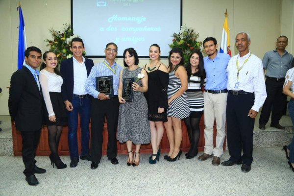 Noche de homenajes para dos maestros del periodismo en Honduras