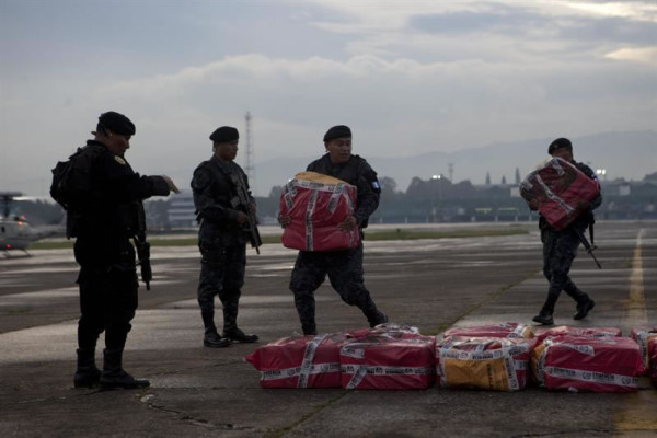Guatemala decomisa un camión con cocaína procedente de Honduras