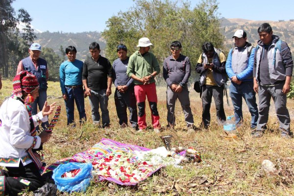 Científicos escalan el nevado más alto de Perú para estudiar el cambio climático
