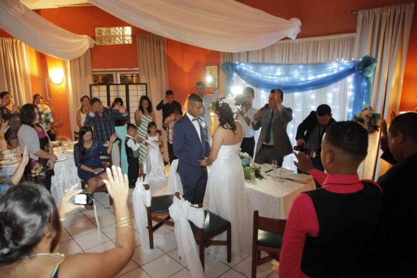 Futbolista Bryan Acosta contrae matrimonio en La Ceiba