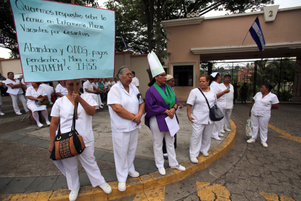 Enfermeras exigen derechos con plantón