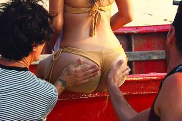 A Kim Kardashian le manosearon el trasero en una sesión de fotos