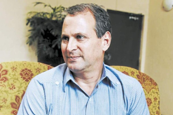 Luis Larach: 'Los trapos sucios se lavan en casa'