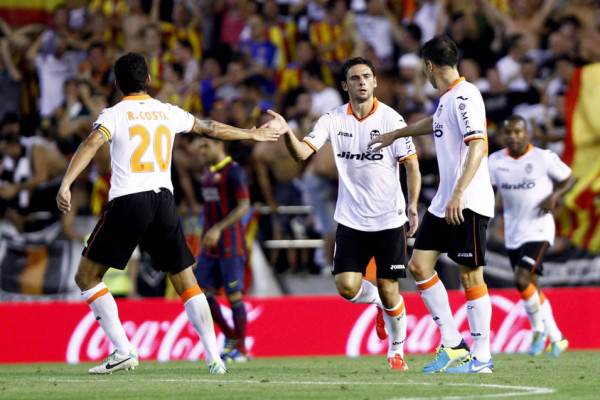 Un 'hat-trick' de Messi noquea a un luchador Valencia