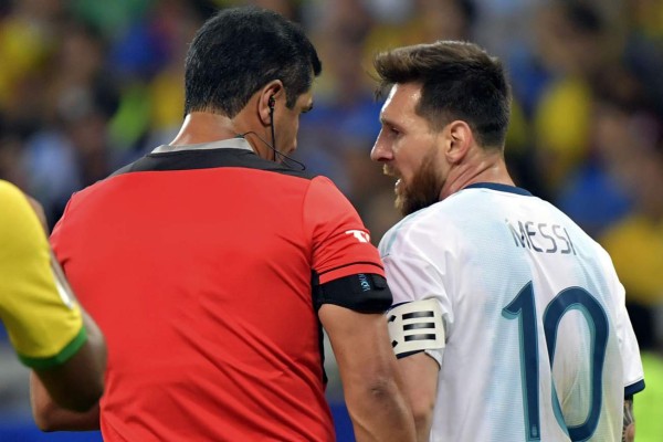 Messi explota por el arbitraje tras eliminación de Argentina: 'Brasil maneja mucho en la Conmebol'