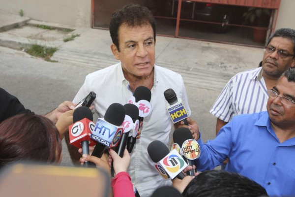 Nasralla: 'Solitos van a ir cayendo como los tumores”