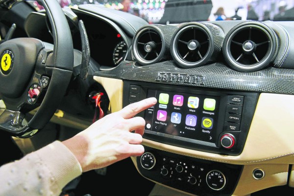 Apple lleva el iPhone a los autos