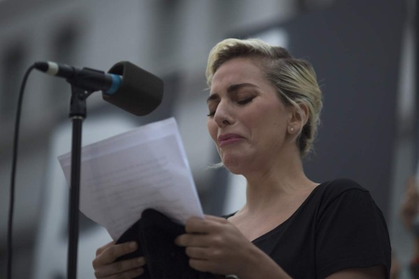 Lady Gaga llora por las víctimas de la matanza en Orlando