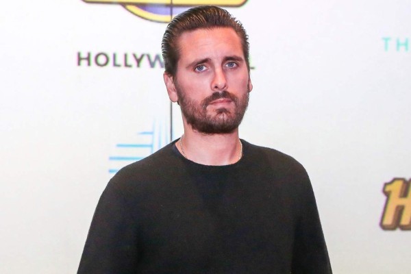 Scott Disick no busca 'novias jóvenes', son ellas quienes le encuentran a él