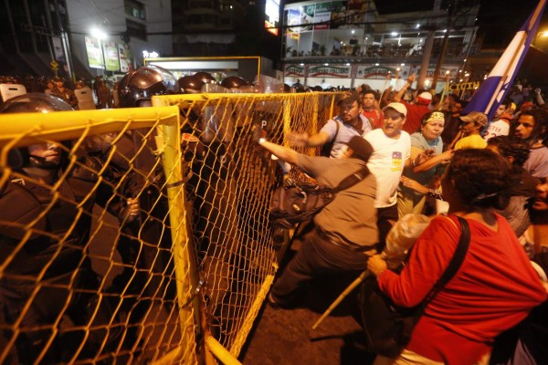 Pretenden secuestrar las marchas de las antorchas, denuncian indignados