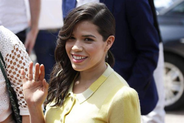 América Ferrera presume la pancita en su baby shower