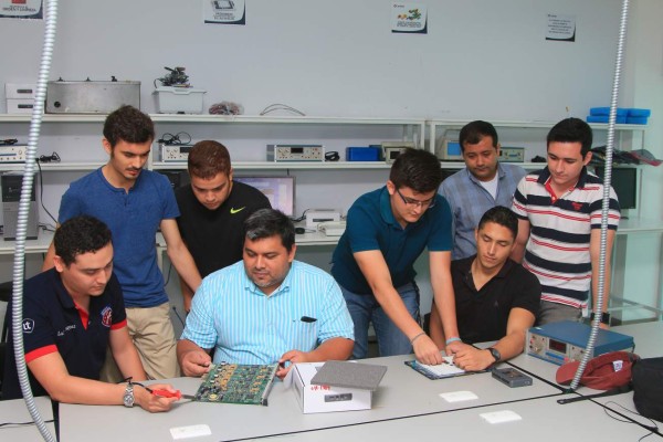 Incentivan los emprendimientos tecnológicos en alumnos de media