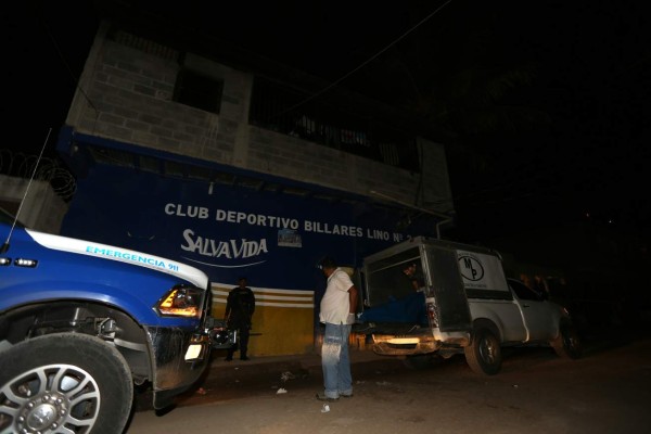 Familiares reclaman cuerpos de víctimas de masacre en Tegucigalpa