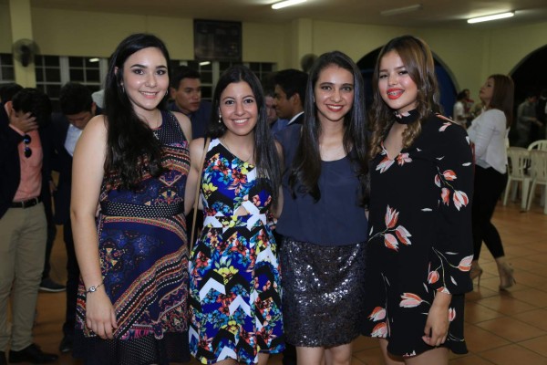 Graduación de la Academia Americana