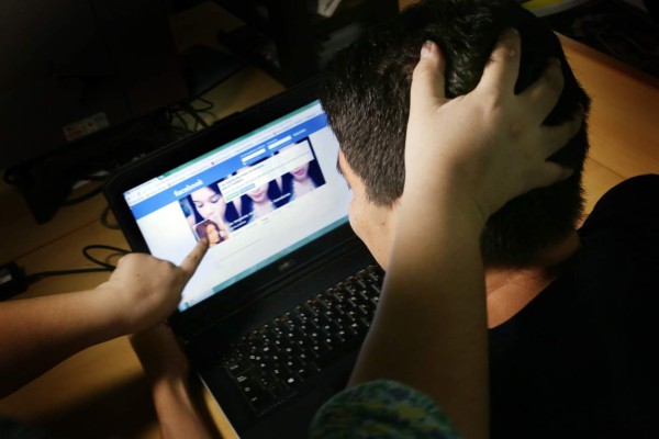 Aumentan celos en parejas por uso de Facebook y Whatsapp