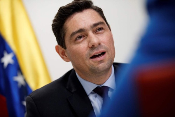 Enviado de Guaidó presenta credenciales como 'embajador' de Venezuela a Trump