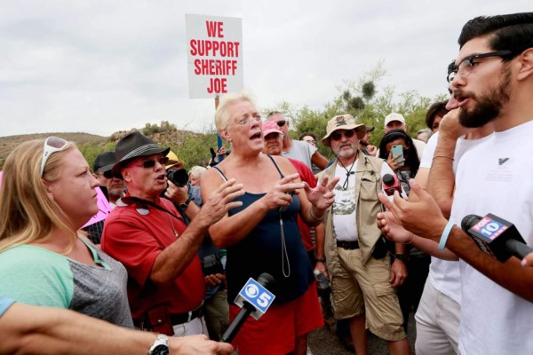 Antiindocumemtados en Arizona: 'Ilegales regresen a sus países'