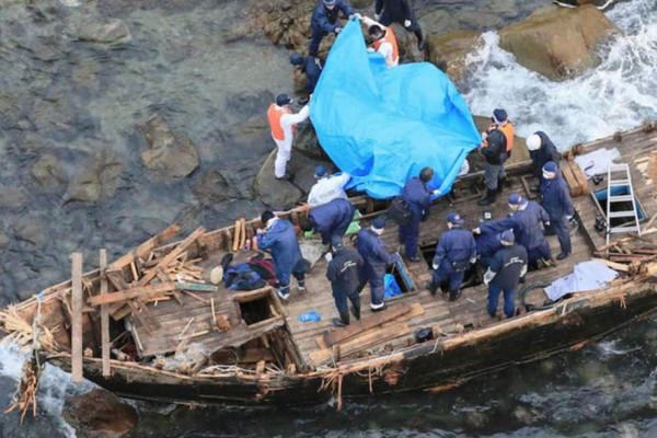 Hallan cinco cadáveres de pescadores norcoreanos a la deriva en el mar