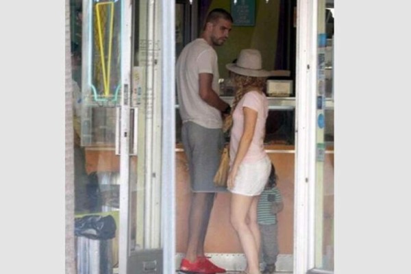 Shakira y Piqué llegan desde Miami a Cancún para vacacionar