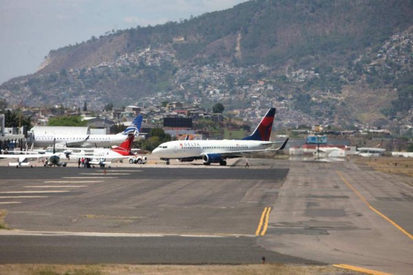 Vuelve a operar pista del Aeropuerto Internacional Toncontín