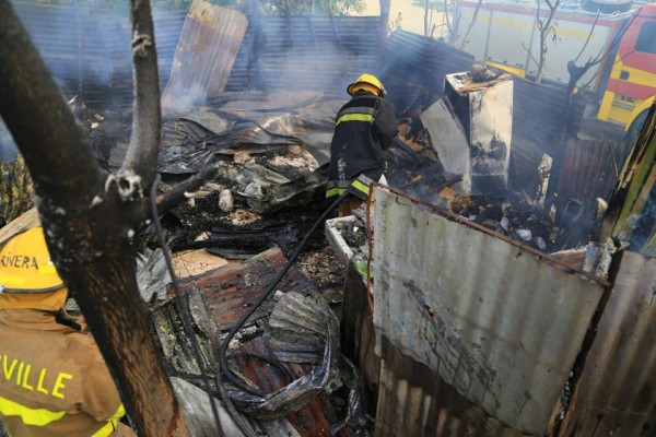 Incendio destruye vivienda en el sector Lomas del Carmen