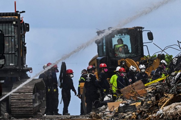 Rescatistas israelíes llegan a EEUU para colaborar en derrumbe de edificio en Florida