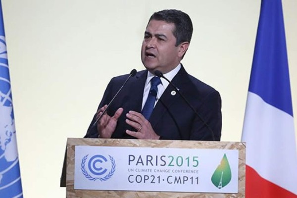 En sector transporte ha habido 'piñata', dice Juan Orlando Hernández