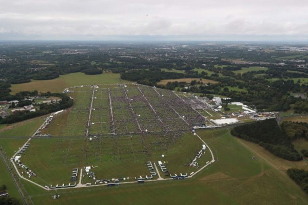 An aerial view shows the crowd gathered for Pope Francis to lead the Holy Mass at Phoenix Park in Dublin on August 26, 2018, during his visit to Ireland to attend the 2018 World Meeting of Families. / AFP PHOTO / POOL / Liam McBurney