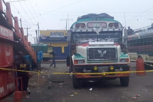Pasajeros de bus ahorcan a asaltantes en Guatemala  