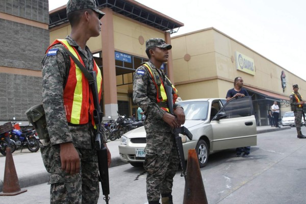 Operativo en terminal de buses en San Pedro Sula