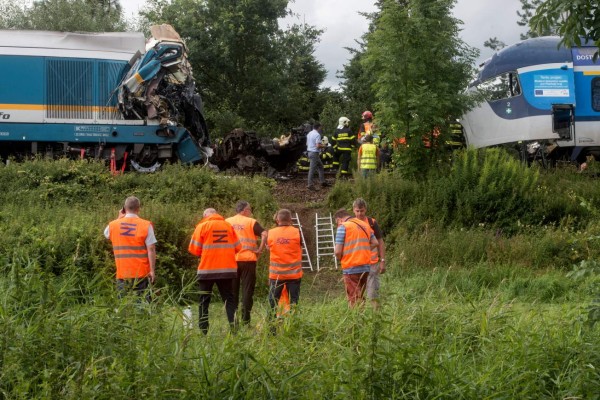Tres muertos y decenas de heridos en un choque de trenes en República Checa