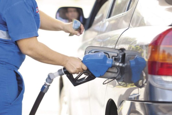Combustibles sufrirán nuevo aumento este lunes