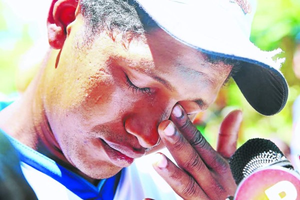 'Es duro dejar a mis hermanos en esa mina”: pariente de obrero soterrado