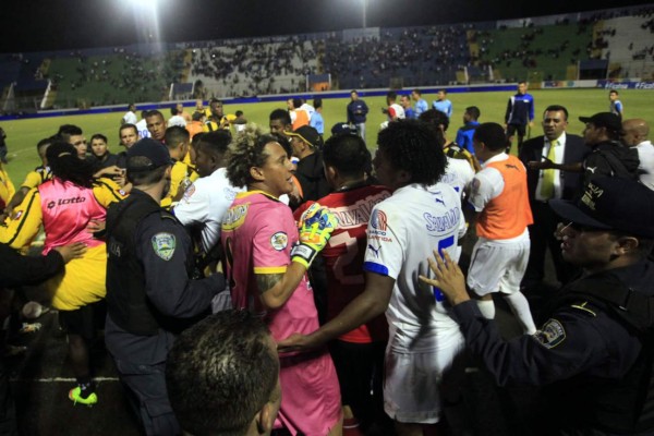 Olimpia se quedó con el clásico y el liderato de Honduras