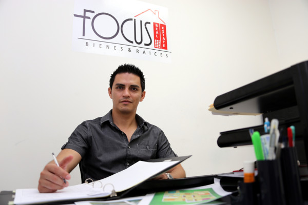 Con su inmobiliaria emplea a 100 personas