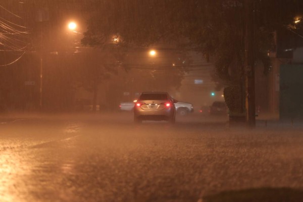 Lluvias y vientos huracanados deja tormenta tropical Franklin