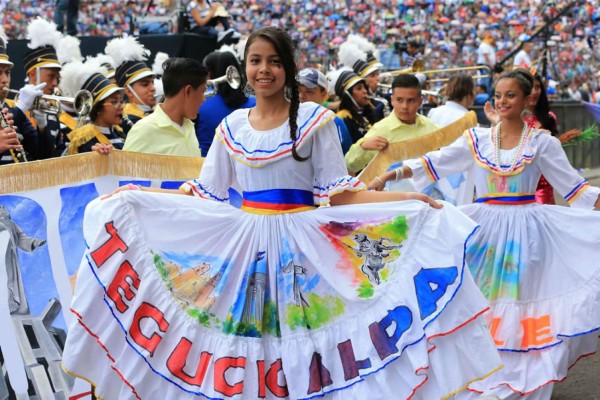 Fervor y patriotismo engalanan Tegucigalpa