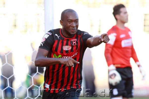 Jerry Palacios anota y clasifica al Alajuela