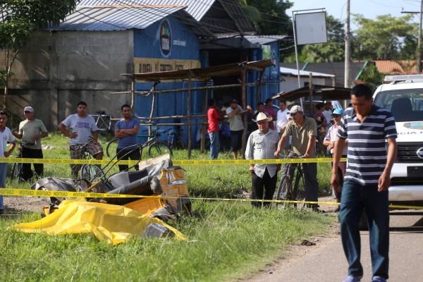 Un muerto y un herido deja choque entre autobús y mototaxi