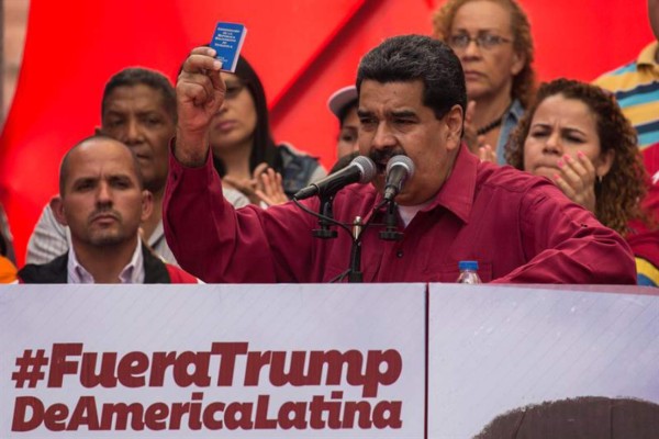 Maduro acusa a exiscal de bloquear investigaciónes de corrupción