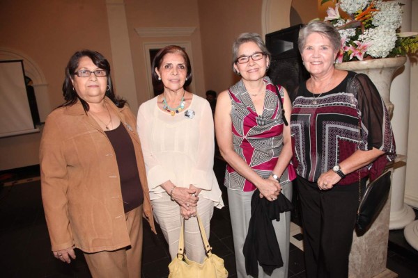 Reconocimiento para Mercedes Agurcia Membreño