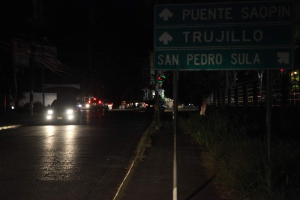 Falla en línea de transmisión deja por 12 horas sin energía al litoral atlántico