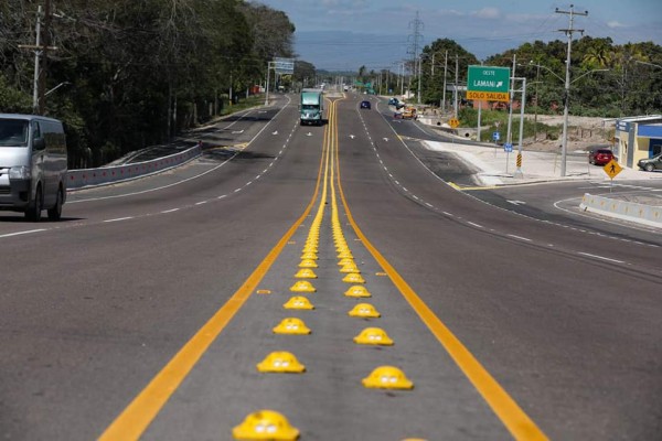 Presidente Hernández inaugura moderno tramo carretero en Comayagua