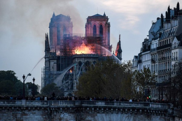 La Fiscalía abre una investigación sobre el incendio de Notre Dame