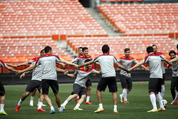 Nuri Sahin no jugaría ante Honduras por lesión