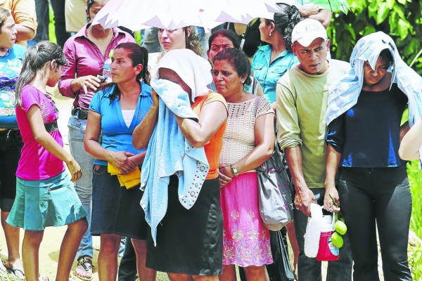 El 'mal olor” en la mina no desanima a rescatistas y autoridades
