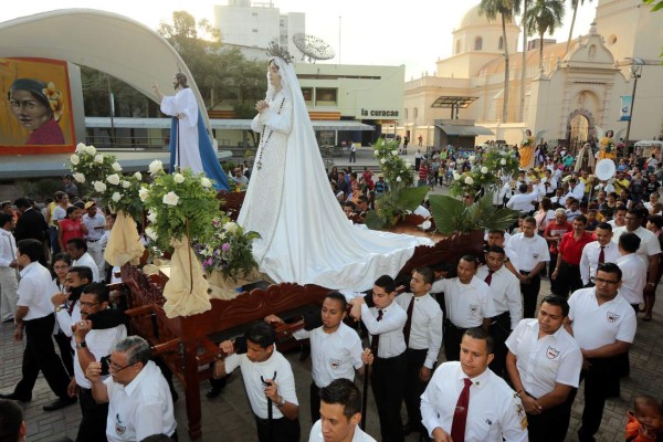 Católicos celebran las Carreritas de San Juan en Tegucigalpa