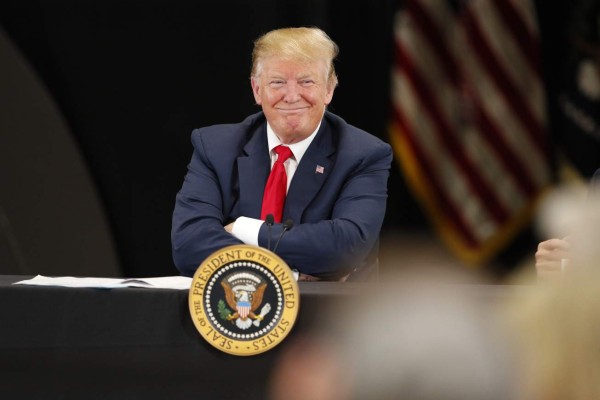 Trump ofrece ayuda para reconstruir Notre Dame