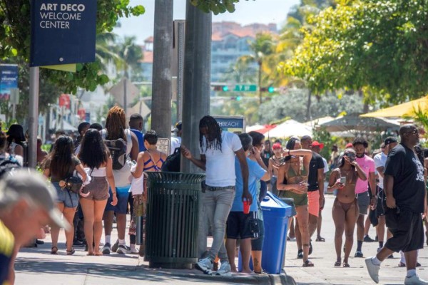 Miami se olvida de la pandemia con un spring break sin mascarillas